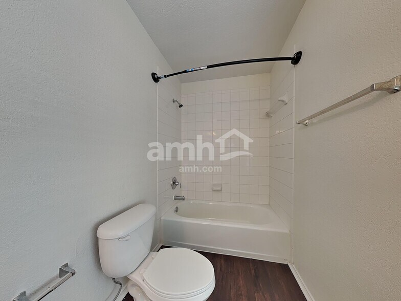 Building Photo - 8528 Hawkview Dr