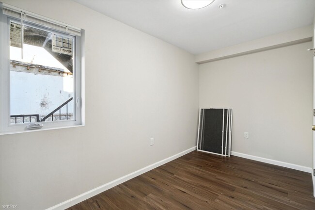 Building Photo - 2 br, 2 bath Triplex - 2025 N 16TH ST Unit...