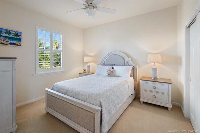 Building Photo - 2371 SW Carriage Hill Terrace