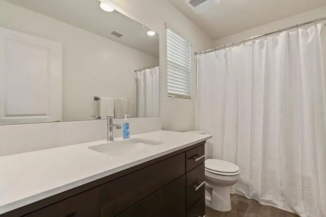 Building Photo - 736 N Bliss Ln