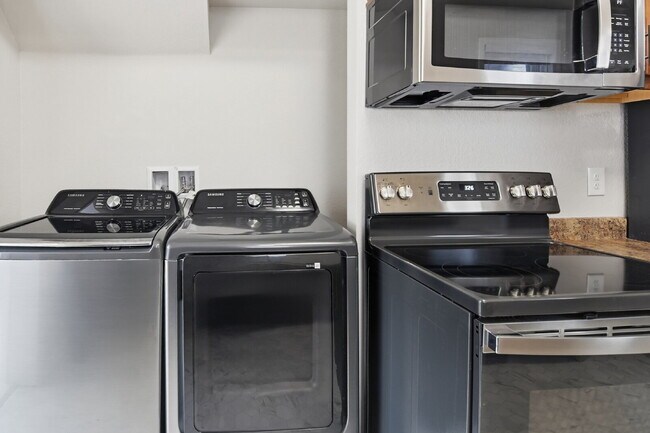 Building Photo - $2,995.95- 3 Bed, 2 Bath Home in Highlands Ranch with In Unit Laundry!