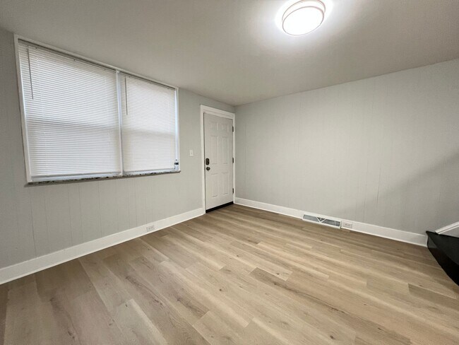 Building Photo - Newly Remodeled 3b/1b House in South Philly! Section 8 Only