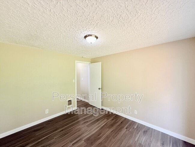 Building Photo - 3110 Thompson Ave