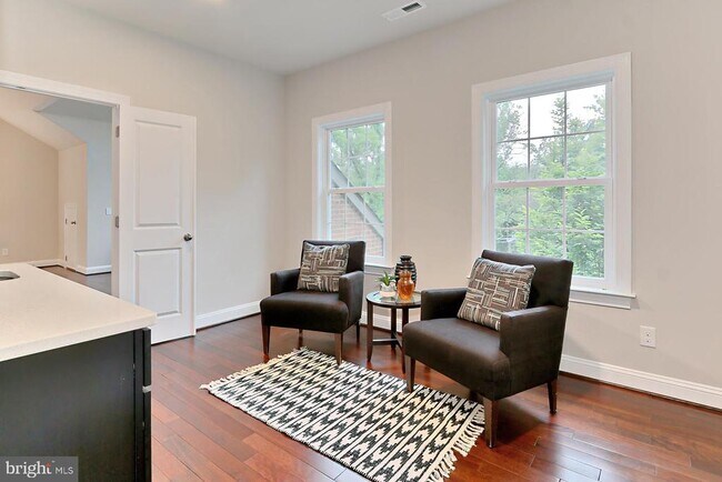 Building Photo - 6526 Dearborn Dr