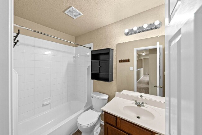 Building Photo - 1 Month Free Rent with an 18 Month Lease!!!