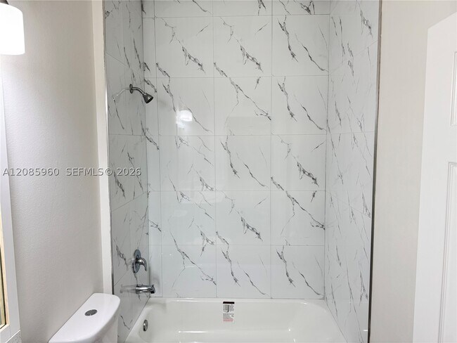 Building Photo - 5044 SW 139th Ave