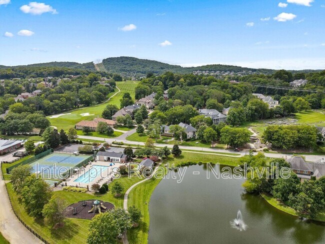 Building Photo - 7 Crooked Stick Ln