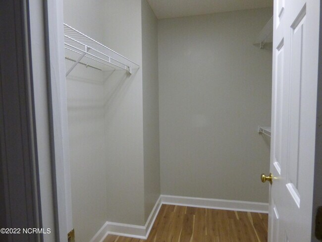 Building Photo - 245 Knoll Rd