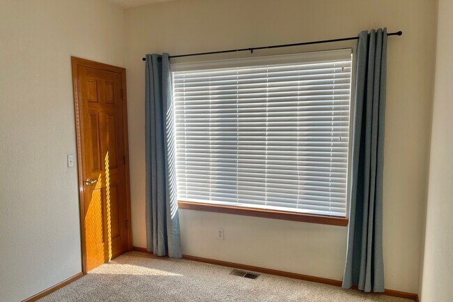 Building Photo - 3126 Gardenia Way
