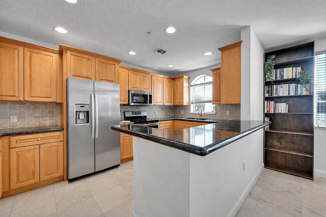 Building Photo - 1614 NE 9th St