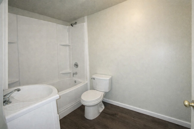 Building Photo - 1235 Kappes St