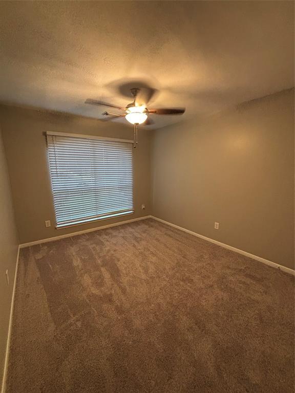 Building Photo - 1702 Oak Ridge Dr