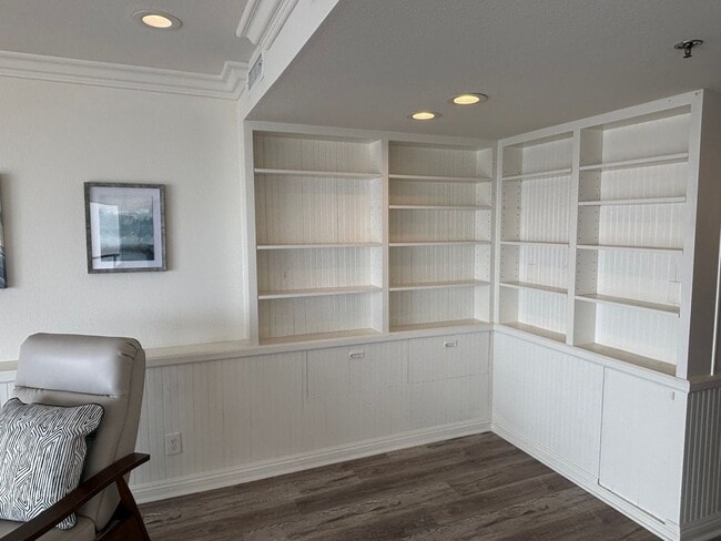 Building Photo - Remodelled Two Bedroom Condo with Ocean Views for Days!