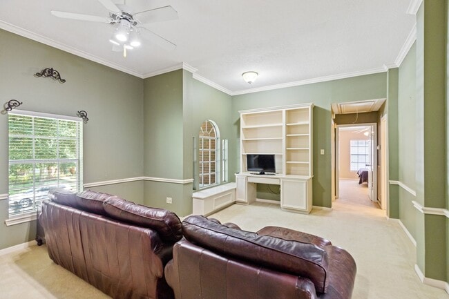 Building Photo - 7435 River Garden Dr