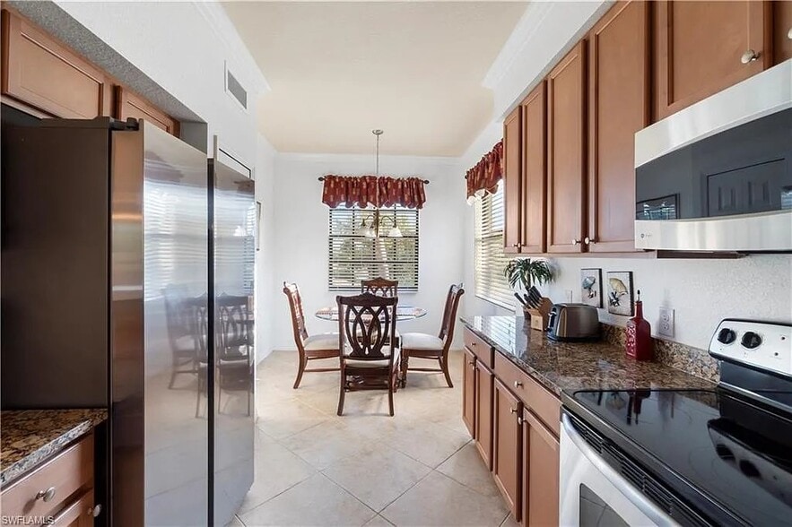Breakfast Nook - 9715 Acqua Ct