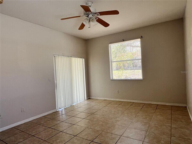 Building Photo - 209 Round Man St