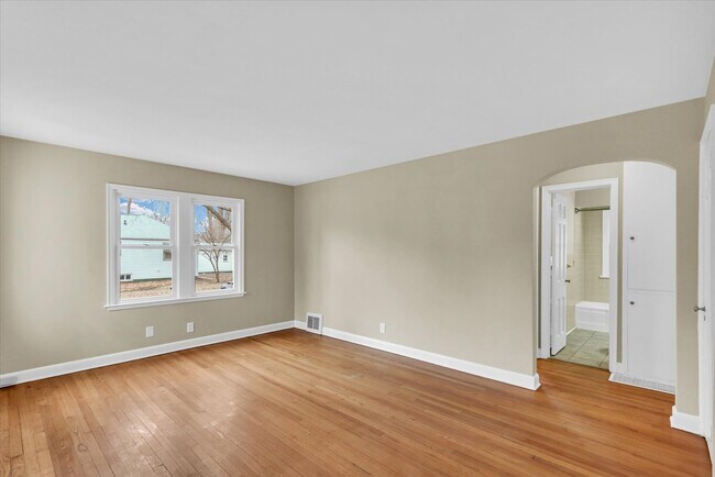 Building Photo - 502 E Washington St