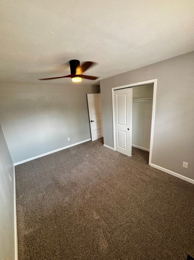 Building Photo - Stunning 5 Bedroom in the Coveted Kipling ...