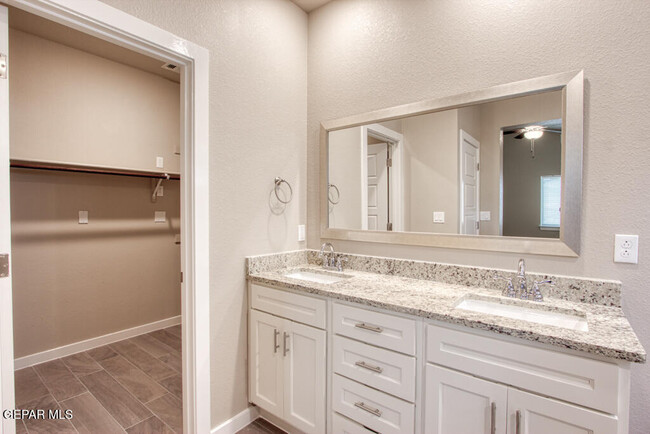 Building Photo - 14929 Tierra Crystal Ave