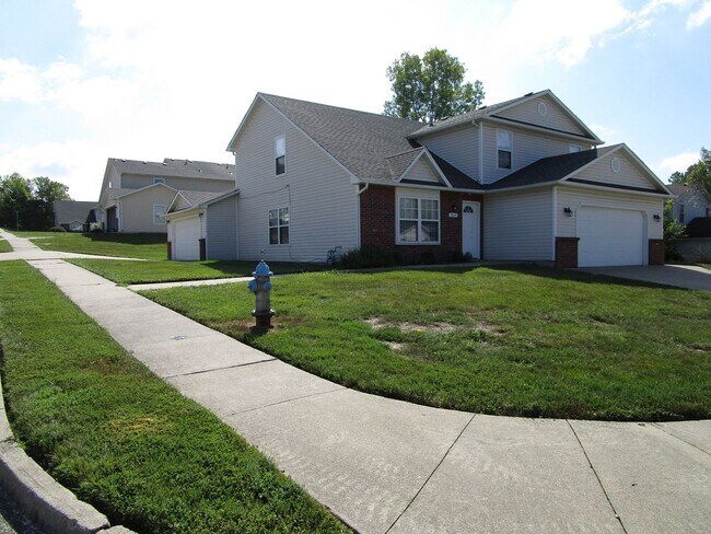 Building Photo - 5004-5006 Carrie Ridge Dr.