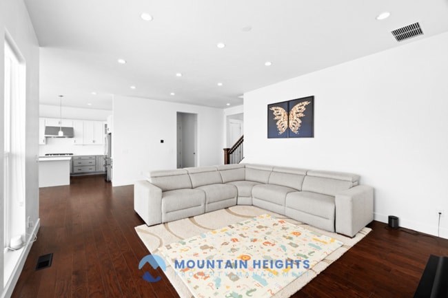 Building Photo - 5615 Valley View Rd