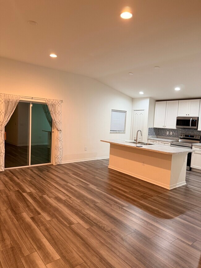 Building Photo - 281 Arbuthnot St