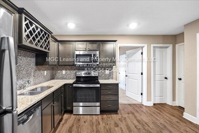 Building Photo - Timber Trails Townhome - One Month Free Rent When You Sign a 15-Month Lease!