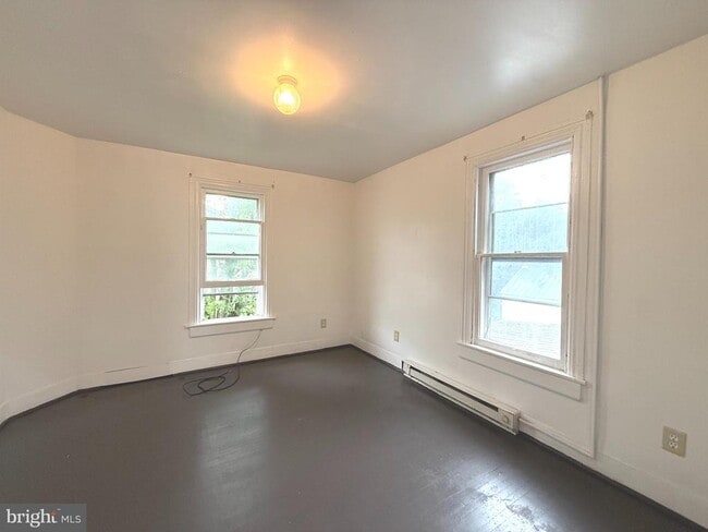 Building Photo - 703 2nd St