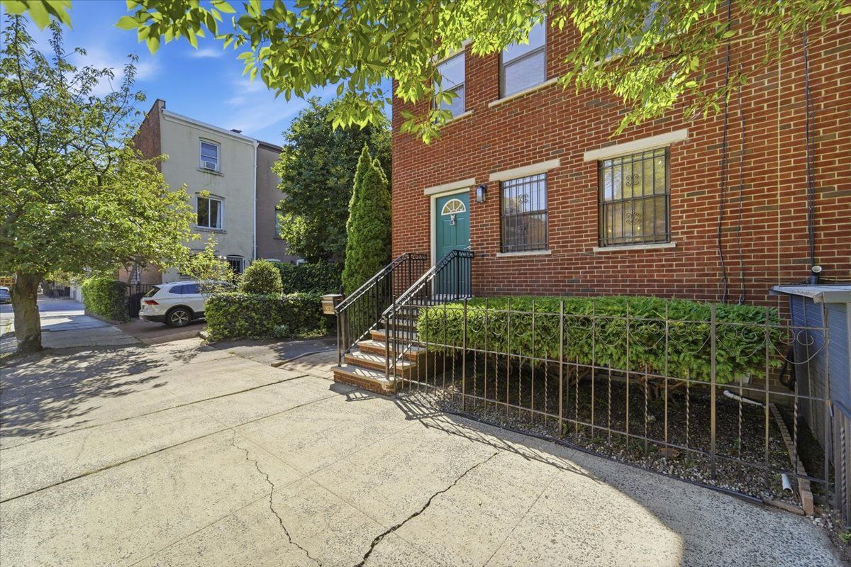 Building Photo - 295 9th St