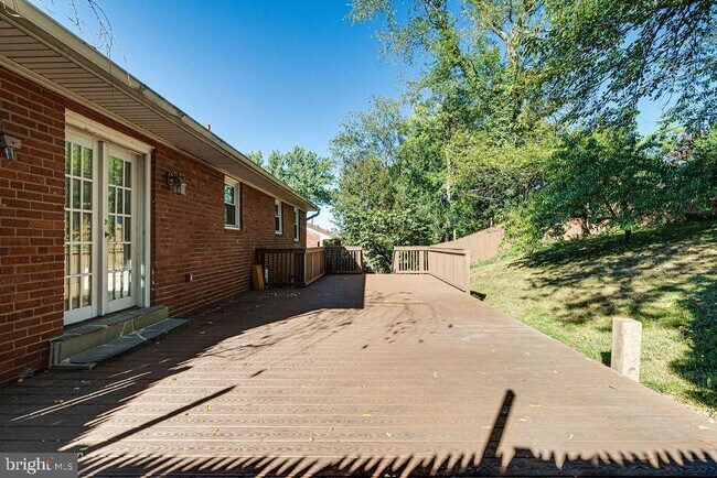 Building Photo - 869 Patrick Henry Dr
