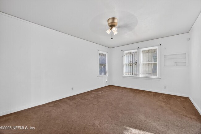 Building Photo - 345 E 44th St