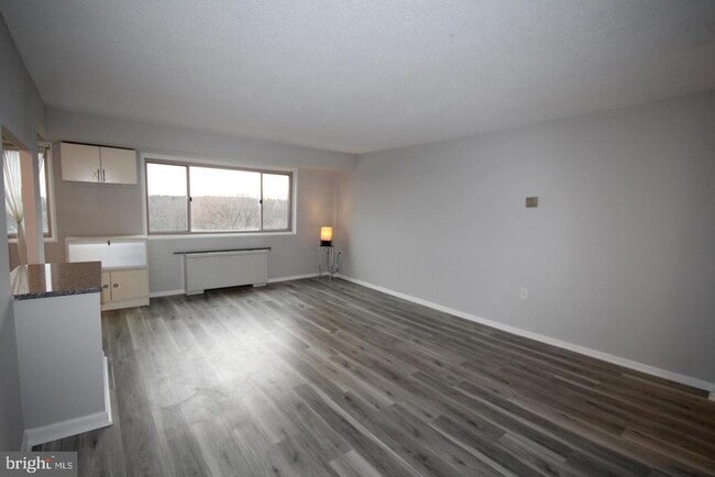 Building Photo - 2500 N Van Dorn St