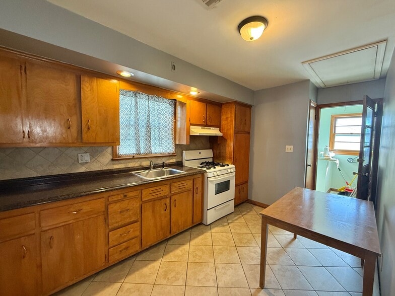 Building Photo - 749 Cleveland Ave