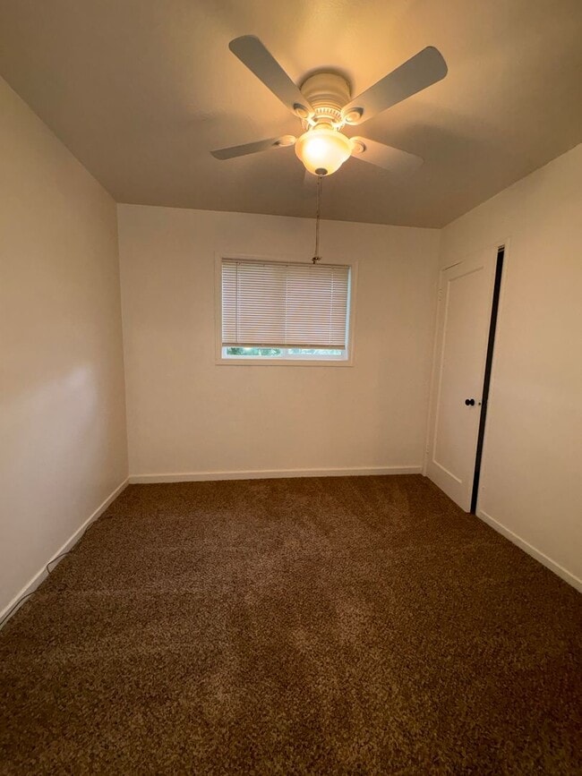 Building Photo - 324 Cottonwood St