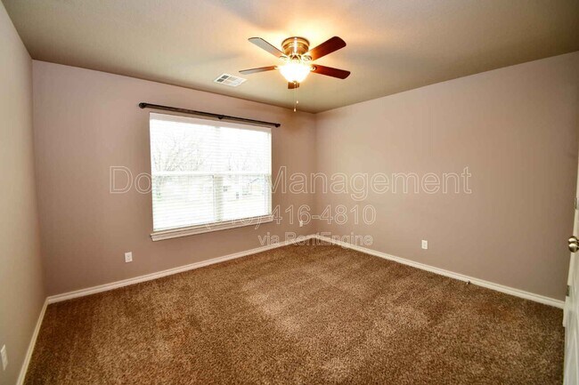 Building Photo - 512 S Haynie St