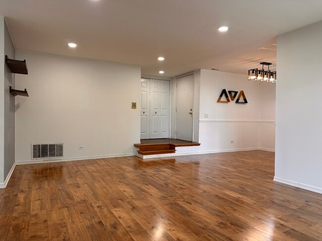 Building Photo - 263 Southwick Ct