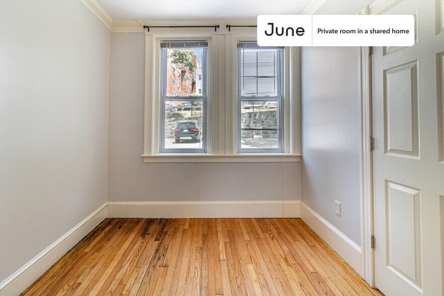 Building Photo - Room in Shared 5 bed/2 bath home