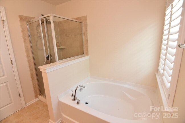 Building Photo - 1121 Blackwaterside Dr