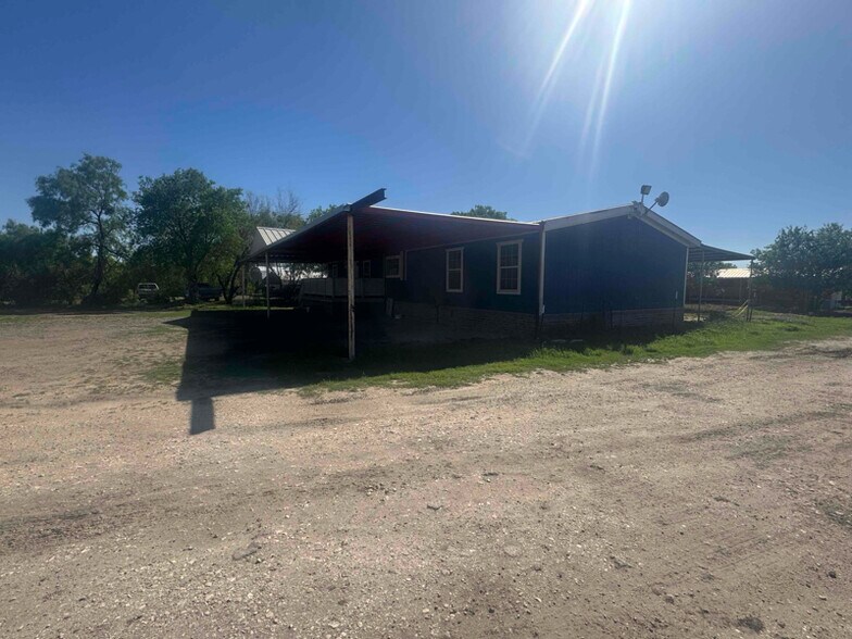 Building Photo - 14095 Bradley Rd