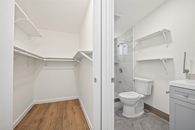Building Photo - 7950 Longridge Dr