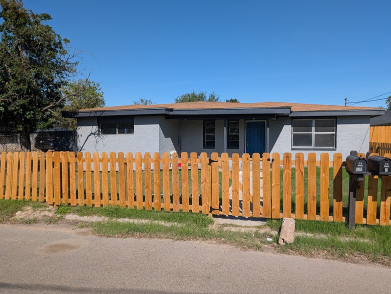 Building Photo - 1011 Reynosa St