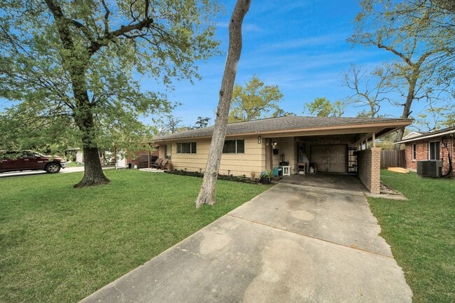 Building Photo - 2806 Oak Dr