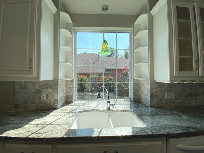Building Photo - Absolute Dream in NW OKC!!