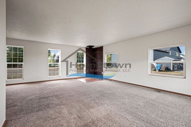 Building Photo - Post Falls Riverfront Home!