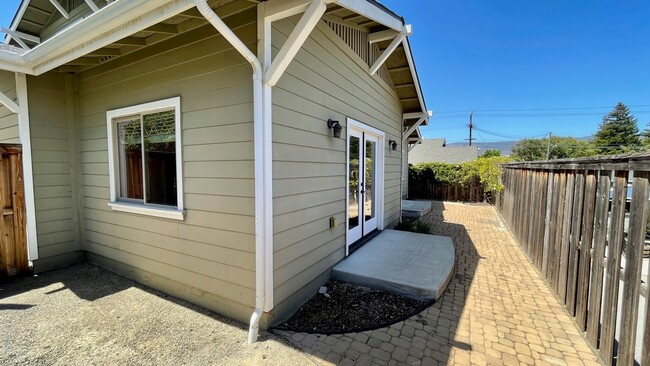 Building Photo - Newer 5 Bedroom House Near Cal Poly ** Ava...