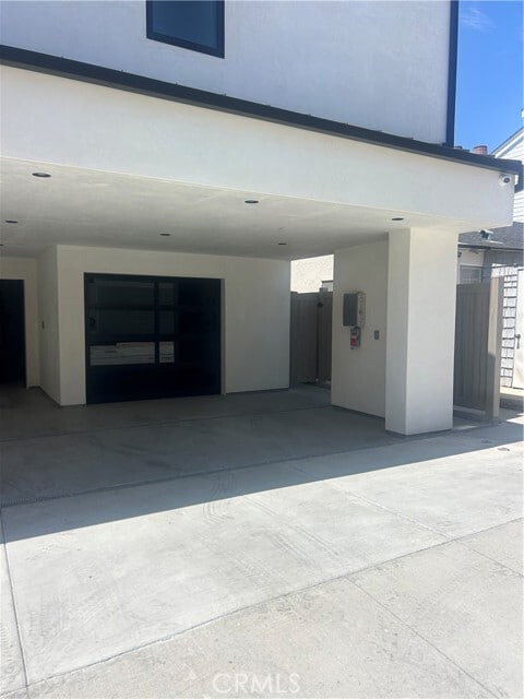 Building Photo - 612 Begonia Ave