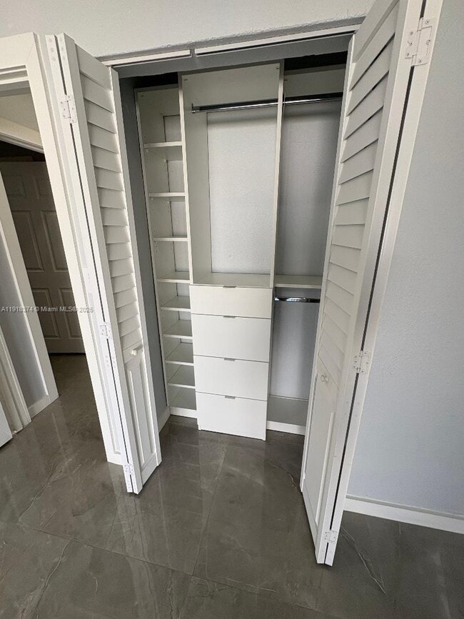 Building Photo - 6865 SW 42nd St