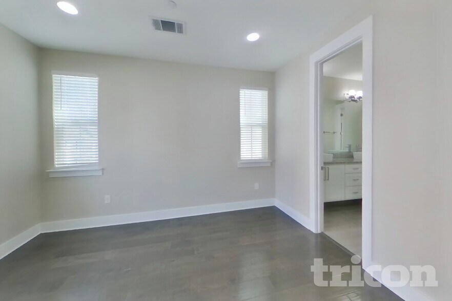 Building Photo - 209 S Village Way