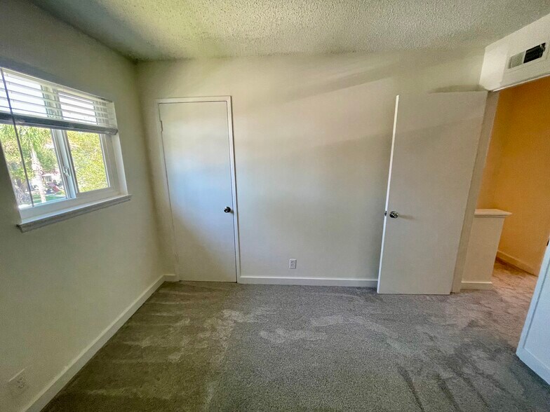 2nd bedroom (upstairs) - 9856 Continental Dr