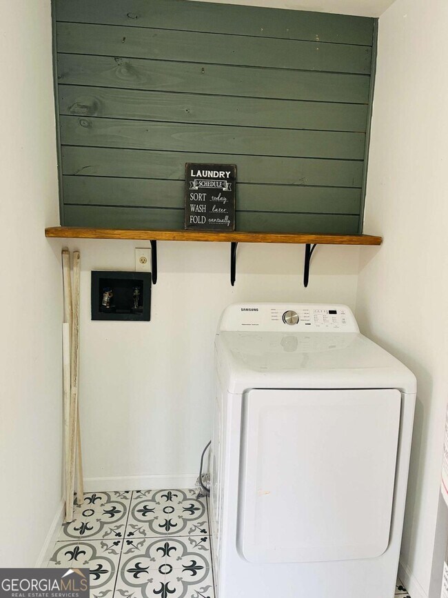 Building Photo - 502 Bavarian Dr